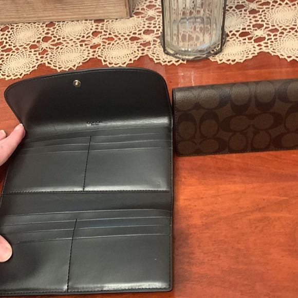 NWT authentic Coach Checkbook Wallet. Brown/black. New in the box. Matching purs - Picture 9 of 16